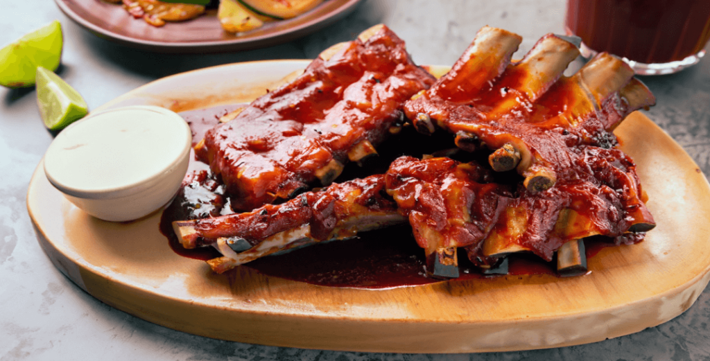 Costillas De Cerdo Con Salsa De Guayaba En Horno Kamado Mandolina