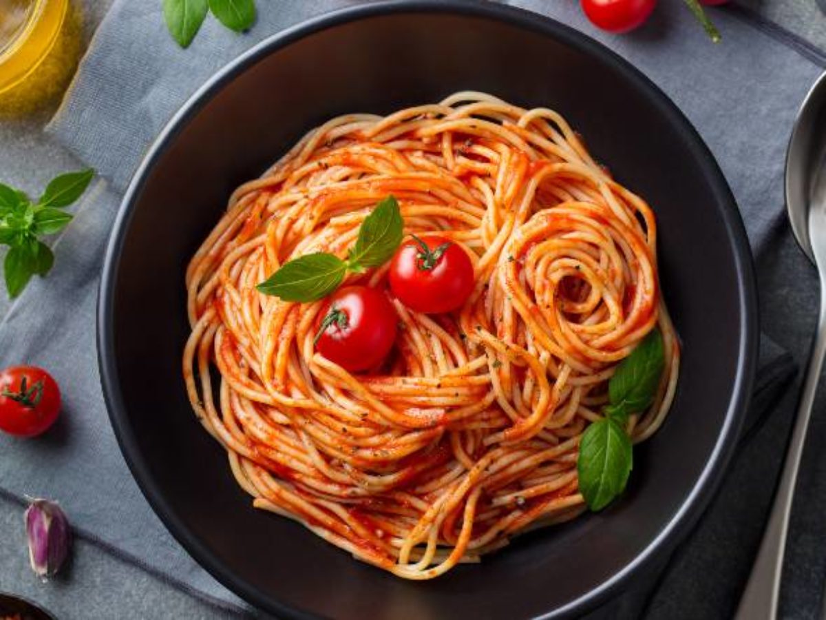 cama maravilloso nuez Receta de espagueti rojo con tomate fácil de preparar | Mandolina