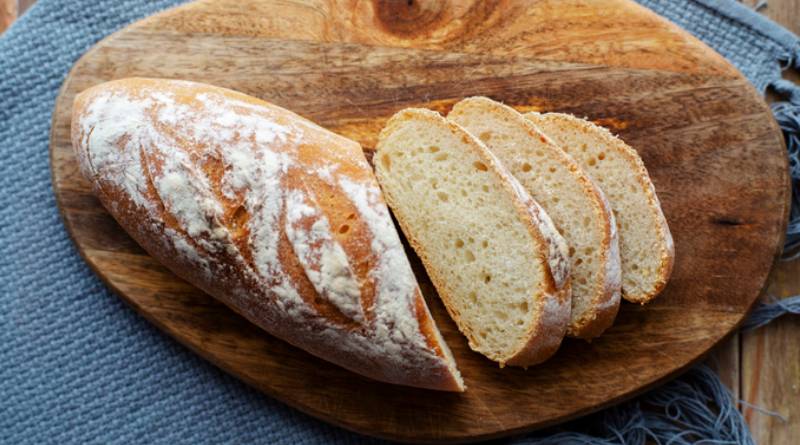¿Cómo hacer pan casero sin levado y con harina común?