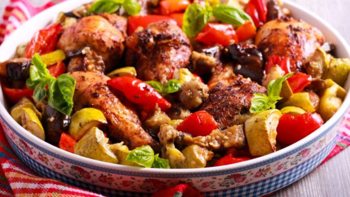 Ingredientes para hacer un pollo al horno con verduras | Mandolina