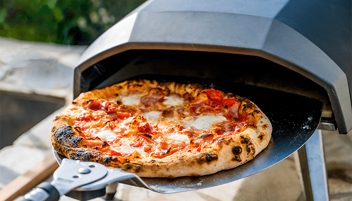 Una pizza en Horno Ooni: Receta en casa