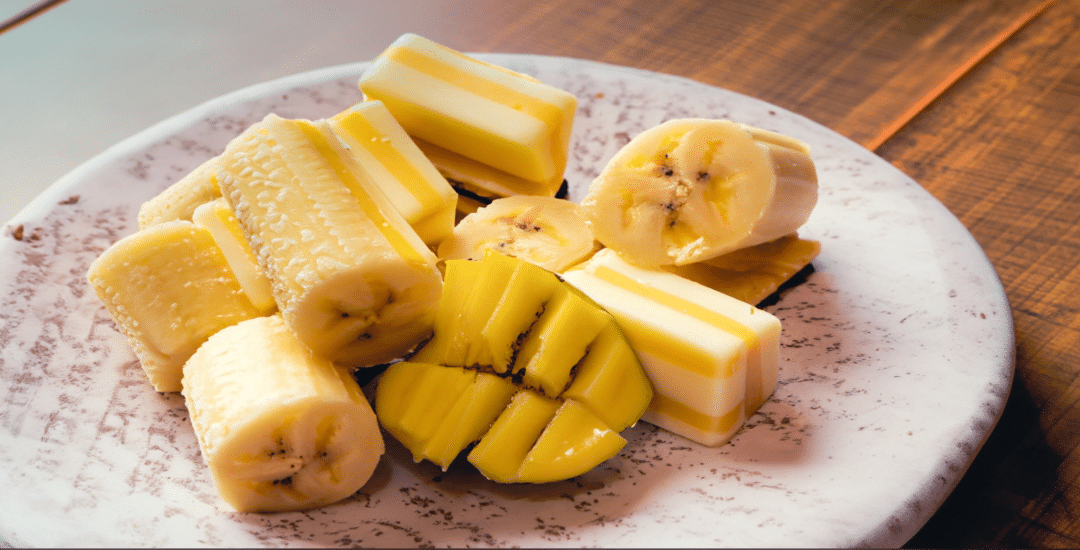 Receta de Plátano Maduro con Queso y Bocadillo en Microondas