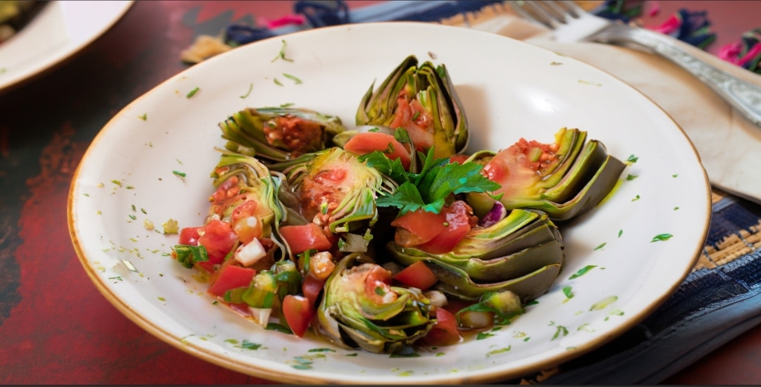 Alcachofas con Pico de Gallo en Horno Ooni Alcachofas con Pico de Gallo en Horno Ooni