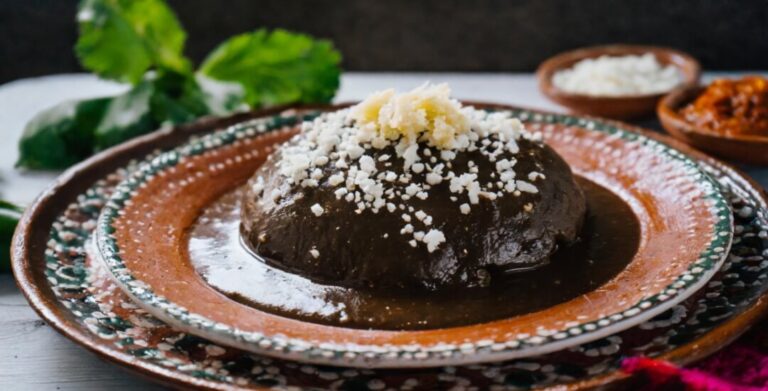 Mole Poblano: Un Legado De Sabor En Cada Cucharada 