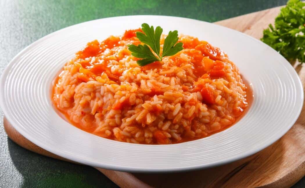 Receta de Arroz Rojo: Un Festín de Color y Sabor | Mandolina