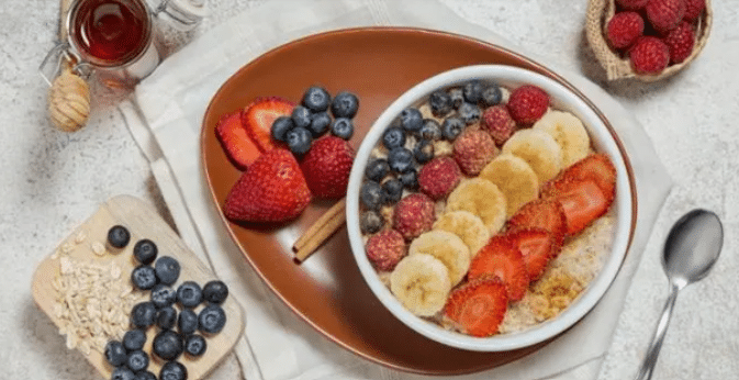 Bowl de quinoa con frutas y miel 