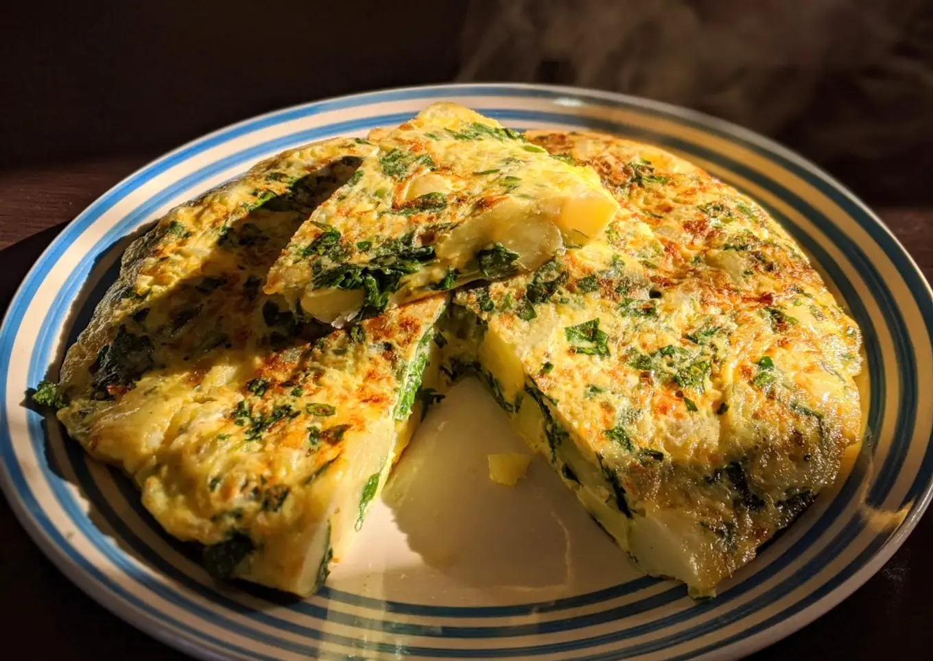 Tortilla de acelga con cebolla caramelizada | Rápida y deliciosa