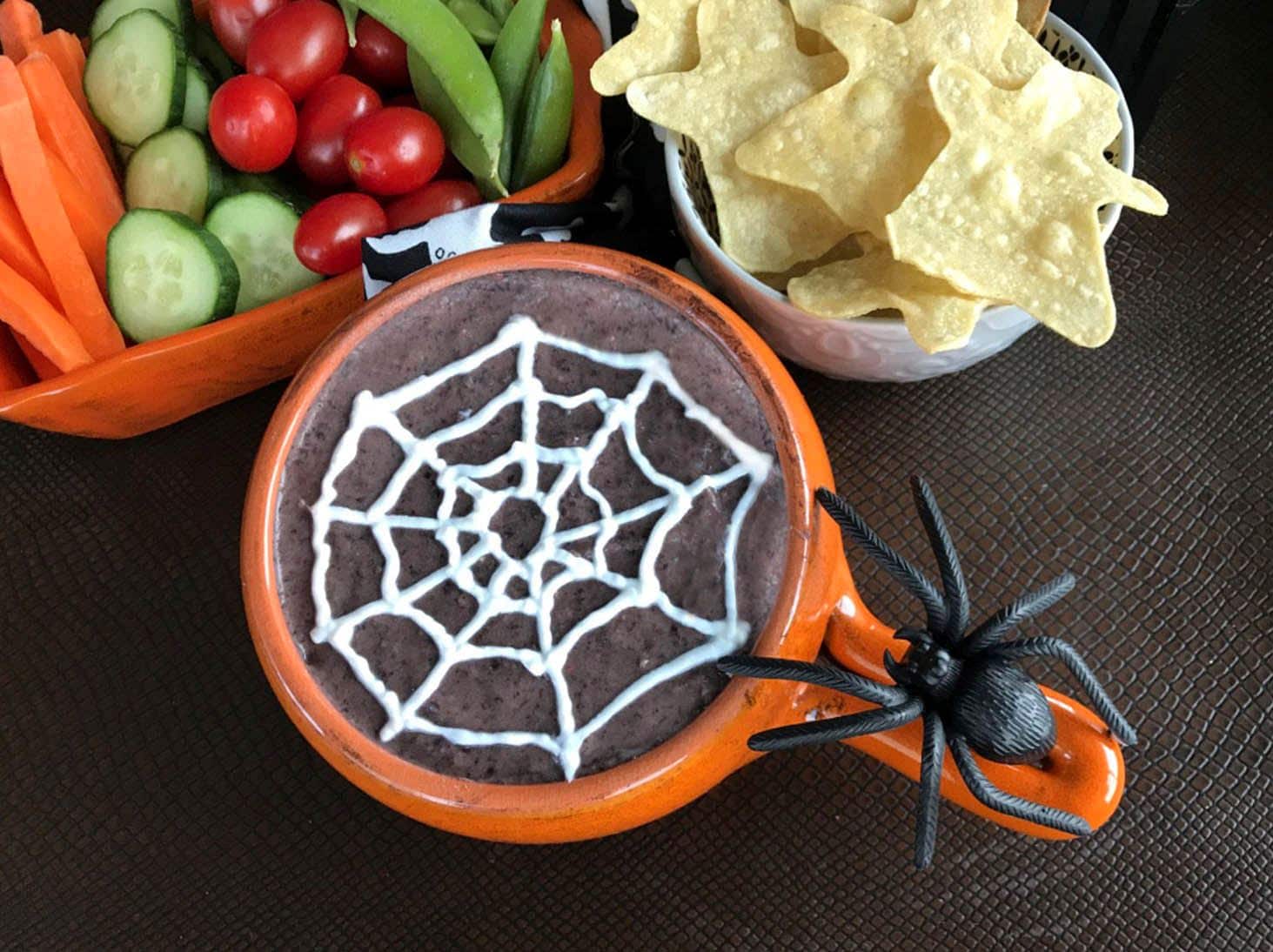 Dip de frijoles para Halloween
