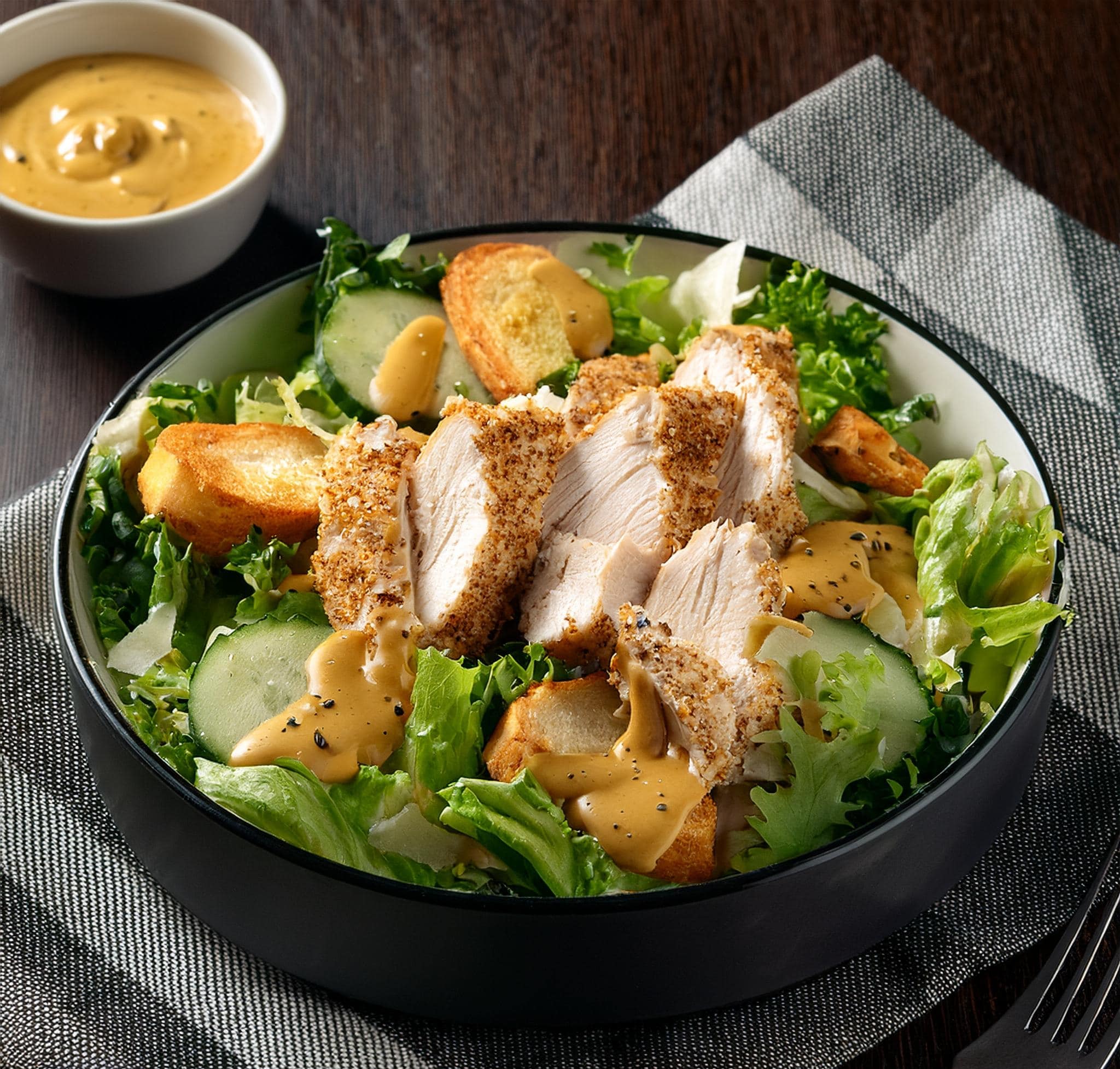 Ensalada de pollo con aderezo de miel mostaza 