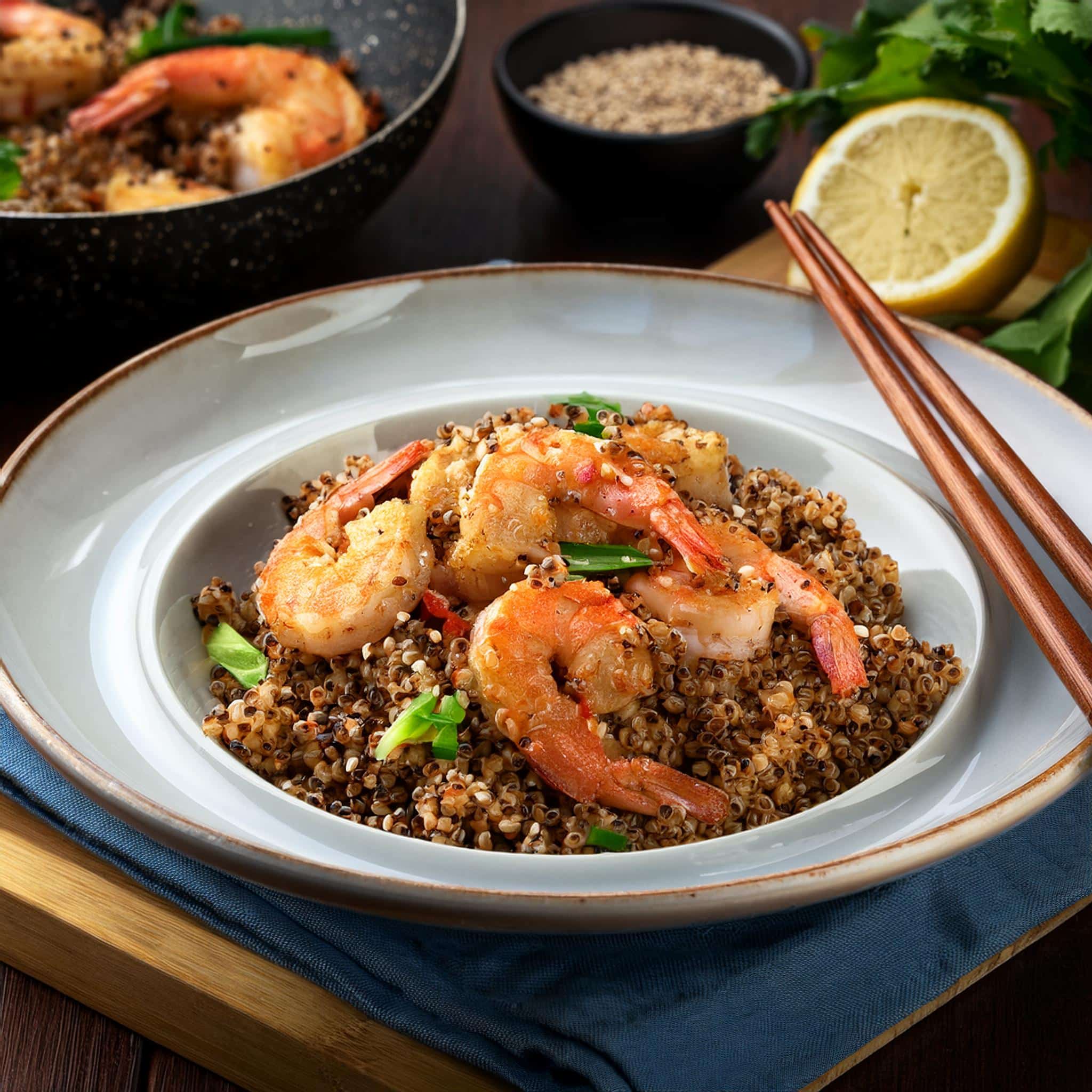 Wok de quinoa y camarones